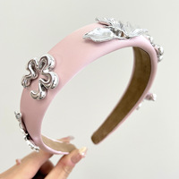 Serre-tête rembourré en satin avec fleurs |   Accessoires de mode pour cheveux |   Usine de production, prise en charge de la vente en gros personnalisée