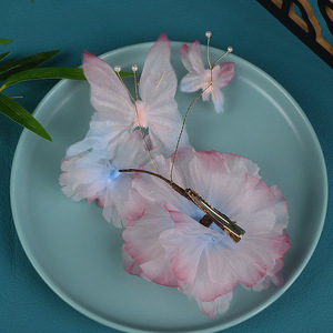 Nouveaux accessoires de maquillage et d'accessoires capillaires de style ancien, de conception originale et faits à la main, avec pivoine dégradée rose perforée, Hanfu - Product Image 3