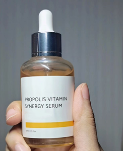 Siero Viso Idratante Lenitivo e Schiarente con Aloe Vera e <span class=keywords><strong>Vitamina</strong></span> <span class=keywords><strong>C</strong></span> per Pelli a Tendenza Acneica, Etichetta Privata, Flacone da 30mL - Product Image 3