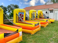 Château gonflable géant en PVC pour enfants avec panier de basket et fonction de tir, marque Cosmopolitan, capacité maximale 5 personnes