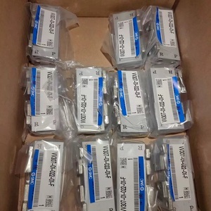 SMC VV5F5-20-081 Válvula solenoide de 5 puertos, tamaño del colector 20, 8 estaciones, montaje en carril DIN - Product Image 2