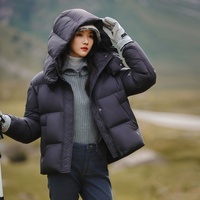 Vestes et manteaux matelassés en duvet de canard blanc 90 % haut de gamme, personnalisés ODM/OEM, pour femmes, avec capuche amovible, coupe courte, pour activités de plein air et trekking, vêtements d'extérieur d'hiver