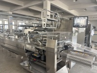 Machine d'emballage automatique pour friandises au caramel avec trois servomoteurs