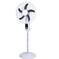 Ventilador de Piso de 16 Pulgadas con Control Remoto, Doble USB y Alimentación de CA 110V-230V, Ventilador de Pie con Carga Solar para Refrigeración del Hogar