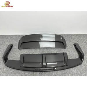 ชุดแต่งคาร์บอนไฟเบอร์สไตล์ W12 สำหรับ Bentley Bentayga ปี 2016-2018 ประกอบด้วยดิฟฟิวเซอร์หน้า, ลิ้นกันชนหลัง, สปอยเลอร์หลัง, ฝาครอบกระจกมองข้าง - Product Image 6