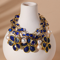 Bracelet Rétro Français à 3 Brins de Perles de Lapis Lazuli, Perle d'Eau Douce et Breloque Fleur, Fermoir Filigrane Plaqué Or, Bijou de Luxe