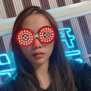 Lunettes LED à changement de couleur, monture en plastique surdimensionnée, style original pour les clubs, les concerts, Halloween, les bars, les jeunes de 15 à 35 ans - Product Image 3
