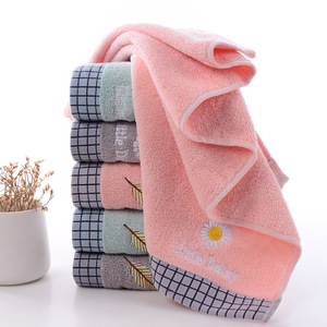 Toalla Facial de Algodón Puro Kim Ryan 35x75cm, Toalla Bordada a Cuadros para el Hogar y Recuerdos de Boda - Product Image 4