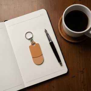 Porte-clés en cuir orange avec support de téléphone, motif baguette orientale porte-bonheur, logo personnalisé, cadeau d'entreprise - Product Image 4