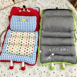 Bantal Plush Bentuk Apel dengan Kaki - Bantal Kursi Belakang 2-in-1 Mainan Anak Lucu Dekorasi Rumah Hadiah Apel Lembut Isian Dakron Hadiah Ulang Tahun - Product Image 6