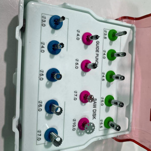 Plateau de chirurgie implantaire, instruments dentaires pour la préparation et la pose cliniques du site d'implant, procédure chirurgicale implantaire dentaire - Product Image 4