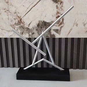 Péndulo de Newton, Péndulo del Caos Iron Man, Movimiento Perpetuo, Adorno Electrochapado, Regalo Empresarial Creativo de Alta Gama para el Hogar - Product Image 3