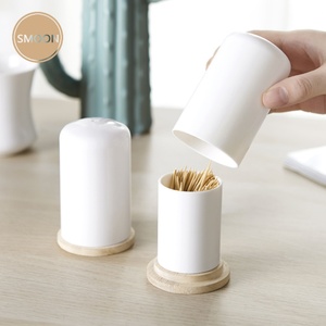 Support à cure-dents et cotons-tiges en céramique blanche au design simple et personnalisé, style nordique, pour la maison - Product Image 4