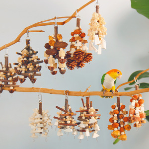 ของเล่นนกแก้วที่ทำจากไม้สำหรับการงอกของถั่วผลไม้ฝักข้าวโพดโคนต้นสนจุกสำหรับเคี้ยวอุปกรณ์เพื่อบรรเทาความเบื่อ - Product Image 3