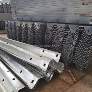 מעקה פלדה עמיד להגנה על כביש באזורים במהירות גבוהה מחוזקת הרכבת עם 1200 גרם/m2 ציפוי אבץ לשימוש בטוח - Product Image 2