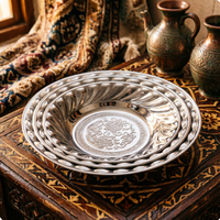 Plateau de service décoratif en acier inoxydable, style moderne et épuré, pour restaurant, traiteur, dîner, Dubaï, Émirats arabes unis
