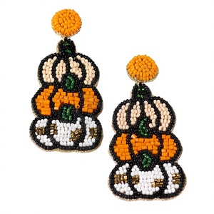 Boucles d'oreilles pendantes artisanales en perles roses et blanches, plaquées argent, motif floral, style Santa, pour filles, fêtes, célébrations, Noël - Product Image 5