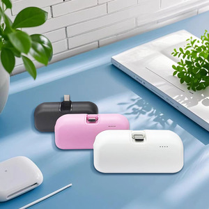 Batterie externe mini 4000 mAh ultra-fine en forme de capsule, charge rapide PD 20W, avec connecteur intégré - Product Image 6