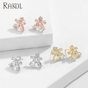 RAKOL EP2518 Nueva joyería de diseñador Mujeres Chapado en oro 18K Forma de flor Stud Pendientes para damas de honor y novias - Product Image 6