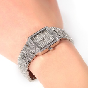 Montres pour femmes Hip Hop, nouvelle arrivée, couleur argentée dorée, sertie <span class=keywords><strong>de</strong></span> pierres, petite taille, forme carrée, montres <span class=keywords><strong>de</strong></span> rappeur - Product Image 2