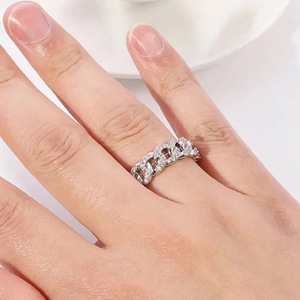 Anello Minimalista di Design per Donne, Elegante Gioiello da Dito alla Moda - Product Image 2