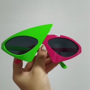 2026 nouveautés populaire rouge vert couleur Joker fête lunettes de soleil hommes en plastique pas cher prix <span class=keywords><strong>Roy</strong></span> Purdy fête lunettes de soleil en gros - Product Image 2