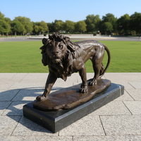 Grand jardin extérieur africain personnalisé décoré de statue de lion marchant en bronze