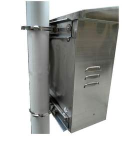 Scatola di distribuzione per recinzione elettrica in metallo impermeabile per montaggio a parete con colonna e supporto - Product Image 1