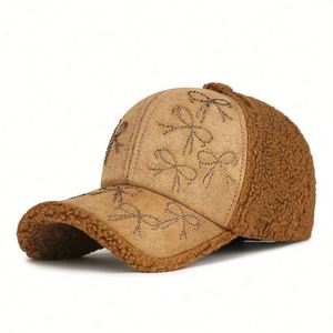 Casquette de baseball en peluche avec nœud et strass, version coréenne, mignonne et tendance, pour filles et femmes, idéale pour l'hiver - Product Image 1