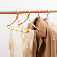 Cintres en fil métallique pour vêtements, couleur cuivre rose, antidérapants et sans trace, vente en gros pour fabricants
