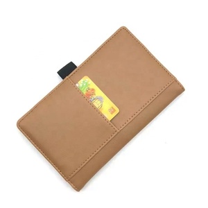 Porte-cartes de score de <span class=keywords><strong>golf</strong></span> classique marron personnalisé avec logo personnalisé en cuir PU simple - Product Image 2