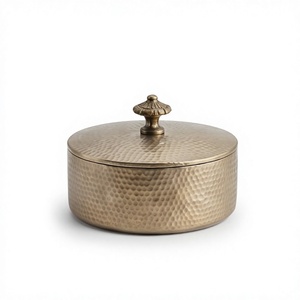 Caja de metal dorada martillada redonda al por mayor para frutos secos, contenedor de lujo para dátiles con pomo decorativo, lata de regalo decorativa para fiestas - Product Image 1