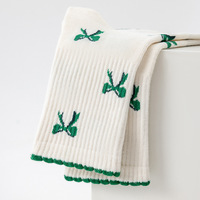 Chaussettes antidérapantes pour femmes avec motif nœud, chaussettes de sport, de yoga et de pilates, chaussettes en tricot blanches