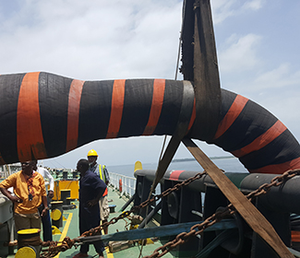 Grand pipeline pétrolier flottant en mer Diamètre extérieur <span class=keywords><strong>32</strong></span> pouces Longueur du <span class=keywords><strong>tuyau</strong></span> en <span class=keywords><strong>caoutchouc</strong></span> 11.8 mètres - Product Image 6