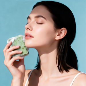 صابون استحمام مقشر للوجه والجسم مصنوع يدويًا من مستخلص الأعشاب البحرية والكركم للترطيب والتفتيح والتبييض - Product Image 5