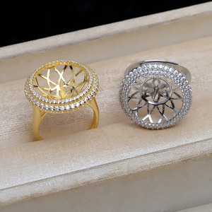 แหวนเงินแท้ S925 ลายดอกไม้บาน ปรับขนาดได้ พร้อมไข่มุก 15-16 มม. รุ่น JG5218 อุปกรณ์ทำเครื่องประดับ พร้อมฐาน - Product Image 3