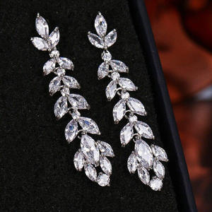 Boucles d'oreilles pendantes en or blanc E2231, motif floral en cristal taille marquise et strass, sertissage griffe, bijoux de mode pour femme, idéales pour mariage - Product Image 4