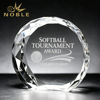 Trofeo de Softbol de Cristal Facetado Redondo Noble con Base Autoportante, Logotipo de Softbol Grabado con Láser, Premio Personalizado para Torneos