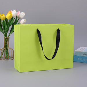 Bolsas de regalo plegables fáciles de materiales reciclados con diseño de logotipo personalizado Mango de cinta de estampado en caliente para regalo de promoción Compras de joyas - Product Image 5