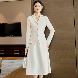 Hermosas y Elegantes Mujeres en Trajes y Faldas, Presentadoras de Moda, Abogadas, Herramientas para Enseñar y Entrevistar - Product Image 3