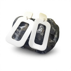 Nouvelles Boucles d'Oreilles Clous Métalliques Tendance et Élégantes 2026 pour Unisexe, Accessoires de Bijoux de Haute Qualité en Gros pour Mariage et Fête pour Femme - Product Image 3