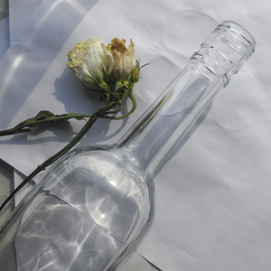 Botella de vidrio transparente Premium de 750ml Diseño de cuello delgado al por mayor para licores fuertes como whisky brandy y <span class=keywords><strong>Vodka</strong></span> - Product Image 2