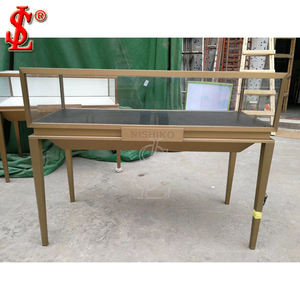 Vitrine de <span class=keywords><strong>comptoir</strong></span> de bijoux en verre en bois personnalisé de luxe avec éclairage LED et rangement en bas conception de <span class=keywords><strong>comptoir</strong></span> de bijouterie - Product Image 1