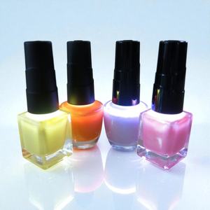 Capuchon en plastique pour vernis à ongles avec lumière LED pour flacons - Product Image 5