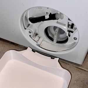 Washing Machine Drain Pump Filter Cleaning Kit With Drip Tray And Lid Tool For Washer Dryer Systems - Product Image 2