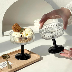 Tasses à dessert en <span class=keywords><strong>verre</strong></span> <span class=keywords><strong>vintage</strong></span> de 200ml pour restaurant Coupe à <span class=keywords><strong>milkshake</strong></span> réutilisable à rayures verticales <span class=keywords><strong>Verre</strong></span> à crème glacée - Product Image 2