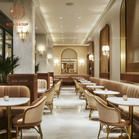 Ensemble de mobilier de restaurant, tables carrées en marbre avec canapé en cuir brun pour café et chaises à dossier en rotin tressé pour café