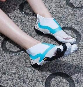 Chaussures de yoga et de pilates unisexes à cinq orteils, antidérapantes, à semelle fine, pour l'entraînement sportif, chaussons à cinq doigts - Product Image 1