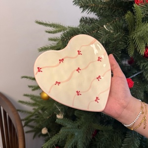 New Products 2025 Creamy <strong>White</strong> Ceramic Coffee <strong>Tea</strong> Cups Handmade Heart Shape Coffee <strong>Set</strong> Bow Porcelain Mugs and Saucer - Product Image 3