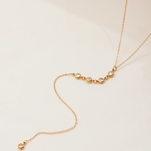 Collier Pendentif Tendance en Acier Inoxydable Plaqué Or 18K avec Zircon Blanc, Chaîne en Y, Design Géométrique et Sertissage Multi-Étages - Product Image 2